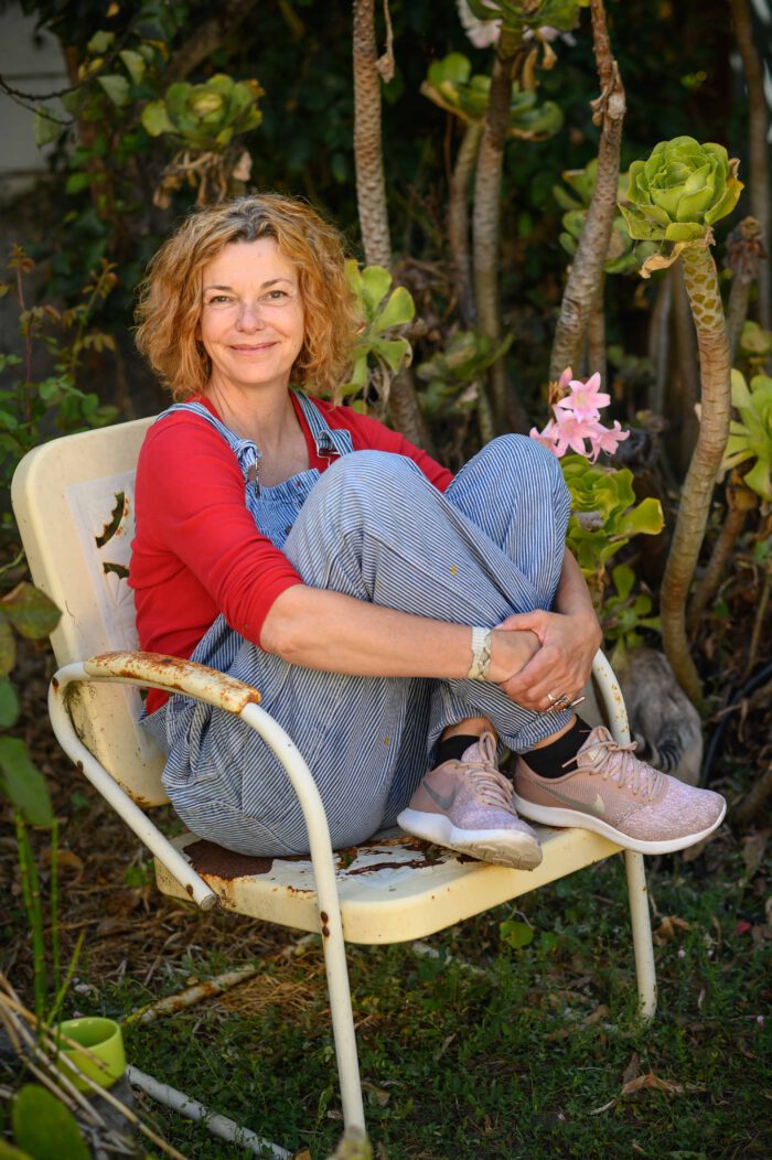 Milena Moser in ihrem Garten in San Francisco.